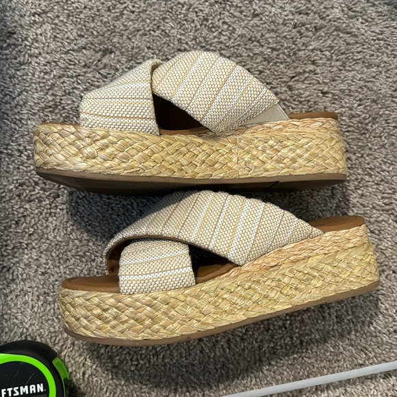 ADORABLE PLATFORMS - Picture 3 of 7